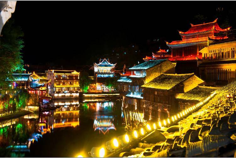 花筑·凤凰颐心庭院民宿(凤凰古城沱江店)图片