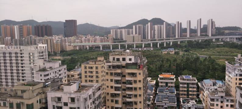 深圳夕阳下的小屋图片