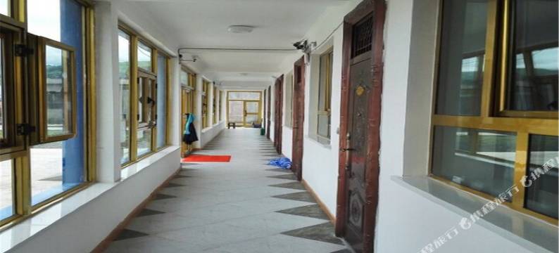 那拉提逸安居客栈图片