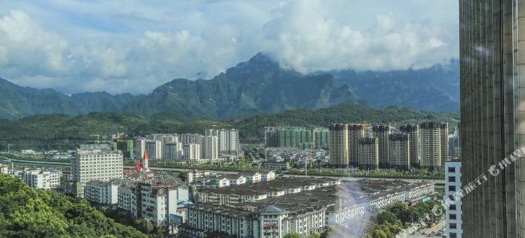 美驿轻奢名宿(张家界旅游步行街南门口美食街店)图片
