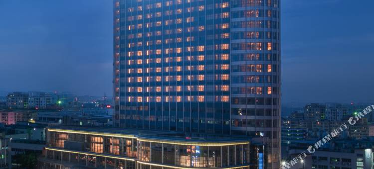 深圳澔悦格兰云天国际酒店(国际会展中心海上田园东地铁站店)图片