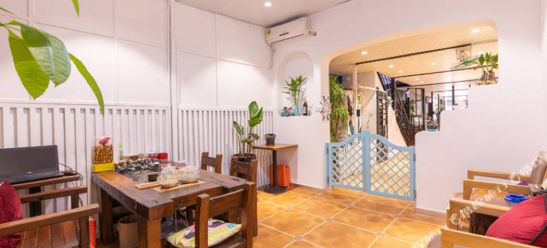 厦门时光慢走(黄厝沙滩塔头店)图片