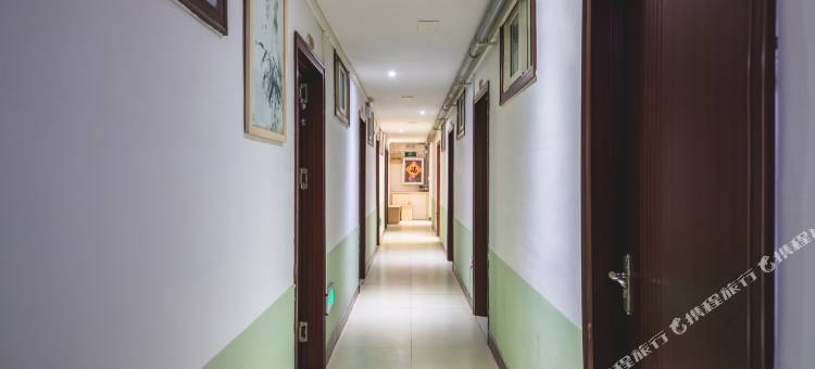 OYO胶州华宾楼宾馆图片