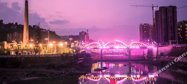 鸿源酒店(南江朝阳广场店)图片