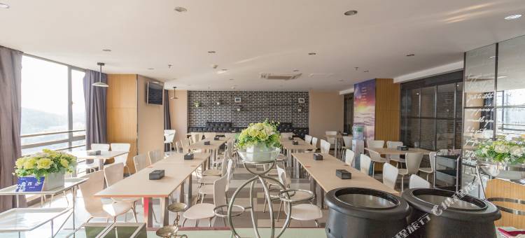 雅斯特酒店(武汉光谷体育学院店)图片