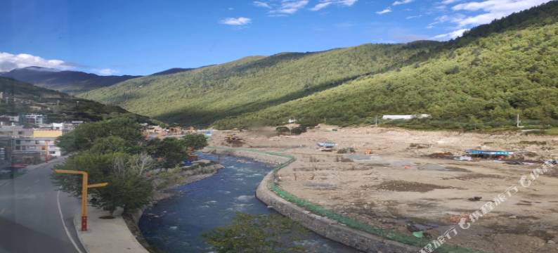 芸途·孚山美宿(四姑娘山长坪沟景区店)图片