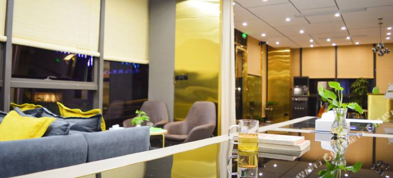 QMAX百谷艺术酒店(杭州富阳银湖地铁站店)图片