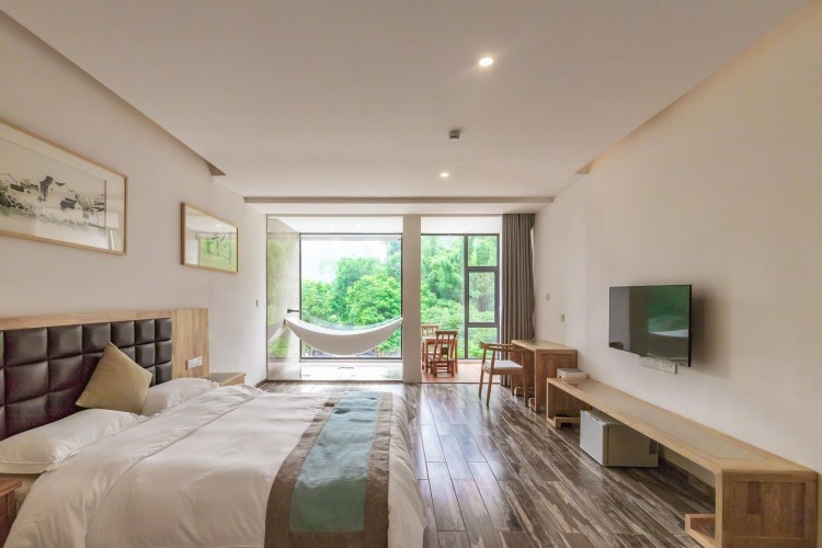 Mid-mountain Cloud & Water Hotel Hotel Overview