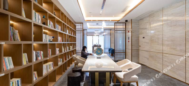 成都太古里天府广场地铁站亚朵酒店图片