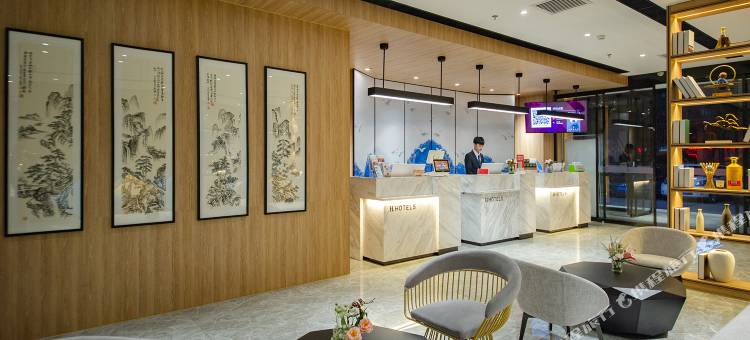 H酒店(西安高铁北站凤城十二路地铁站店)图片