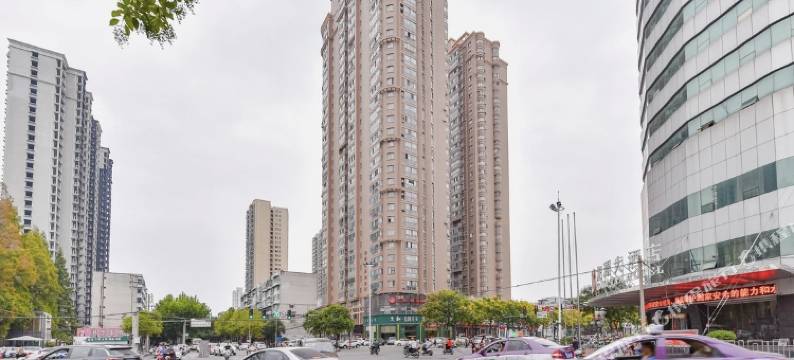 南湖春天假日宾馆(信阳火车站天润广场店)图片