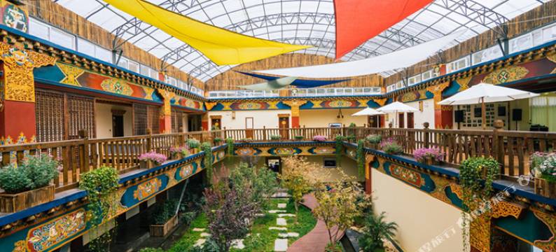 香格里拉普达措悠幽庄园图片