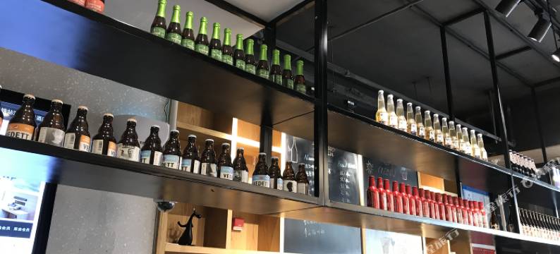 上海虹桥北新泾地铁站亚朵酒店图片