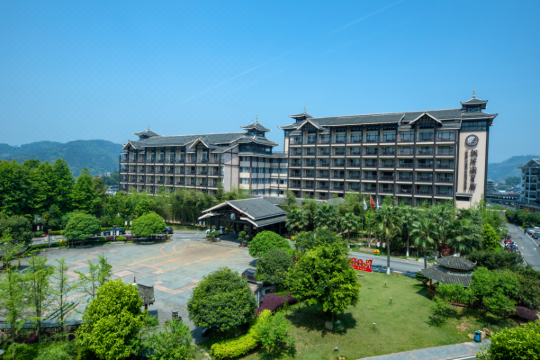 毗邻世界上最大的风雨桥;是三江县首家四星酒店,曾接待过国际巨星成龙