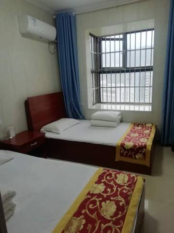 万源罗广源餐旅馆