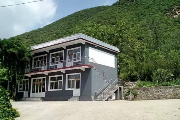 选择房间开业:2006农庄位于美丽的白草畔景区内,同时可容纳30多人住宿