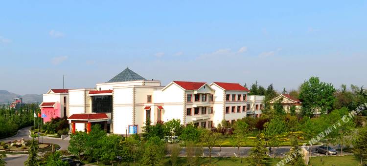 新泰青云山庄图片
