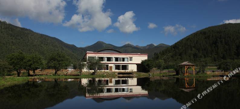 香格里拉普达措悠幽庄园图片