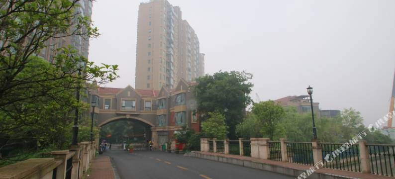 上海怡卿主题酒店(华鹏路地铁站店)图片