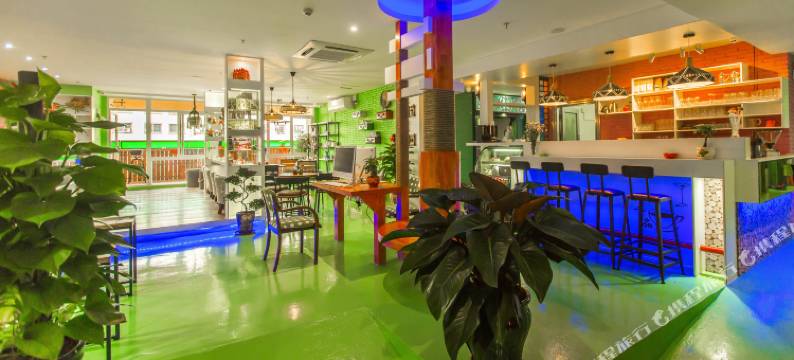 那扇门精品客栈(三亚湾步行街店)图片