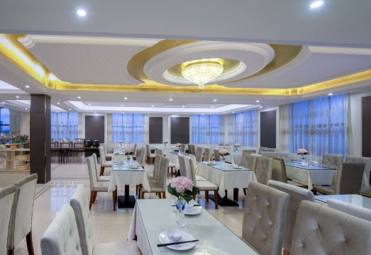 Vienna Hotel (Meizhou City Center) Hotel Overview