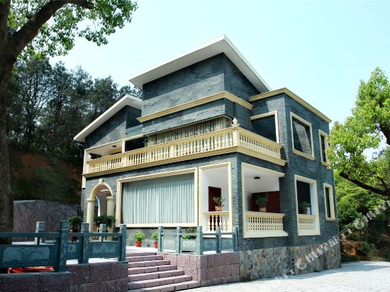 常山湖中居大酒店