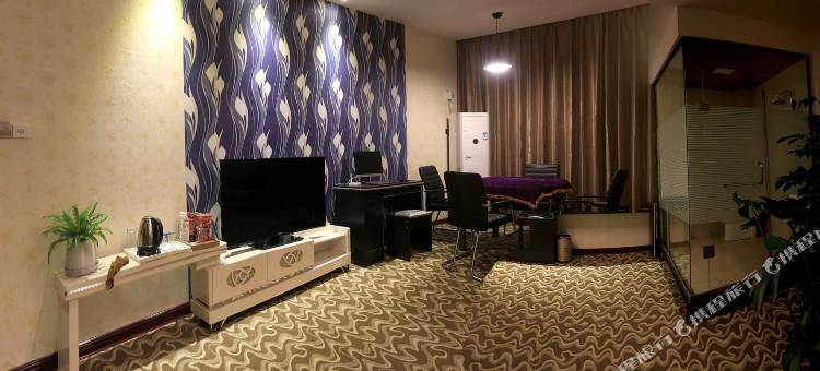 卢氏维多利亚假日酒店图片