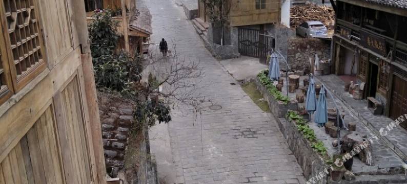 泸定场口客栈图片