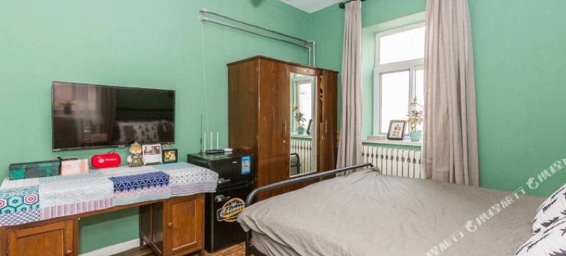 青岛天主教堂广场小屋图片