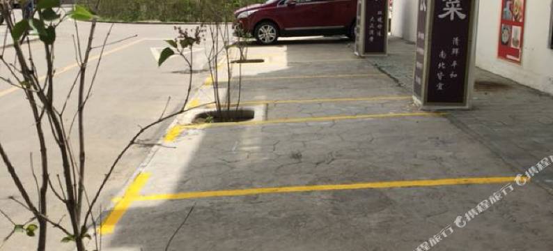 青海湖莫热林卡酒店(二郎剑景区店)图片