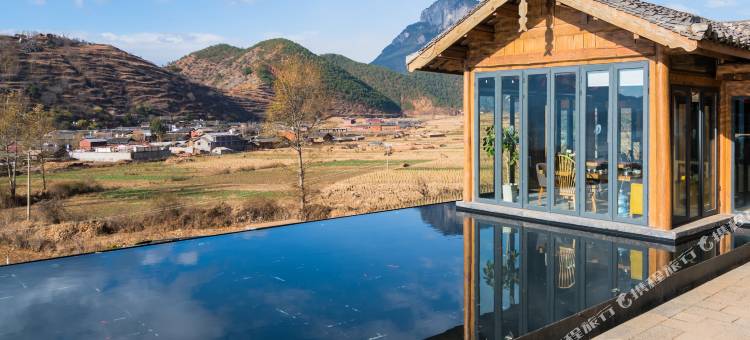 泸沽湖半山阳光精品客栈图片