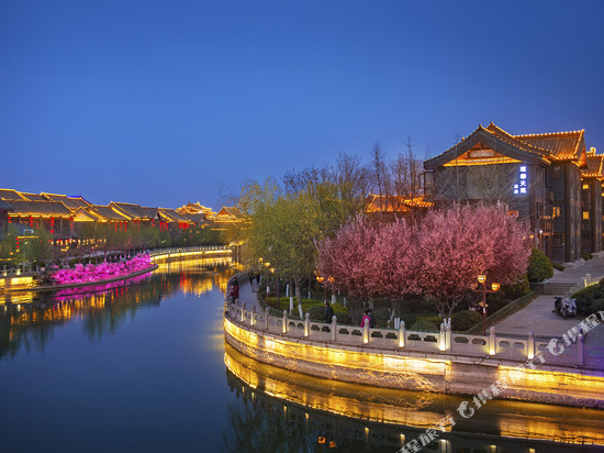 璞华天筑酒店(开封清明上河园万岁山武侠城店)