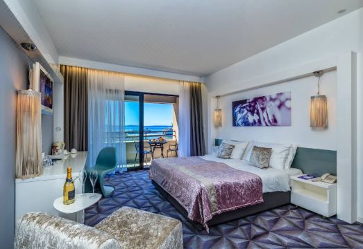 Hotel Luxe Over view