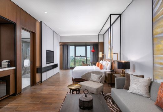 Wyndham Grand Yangon Hotel Overview