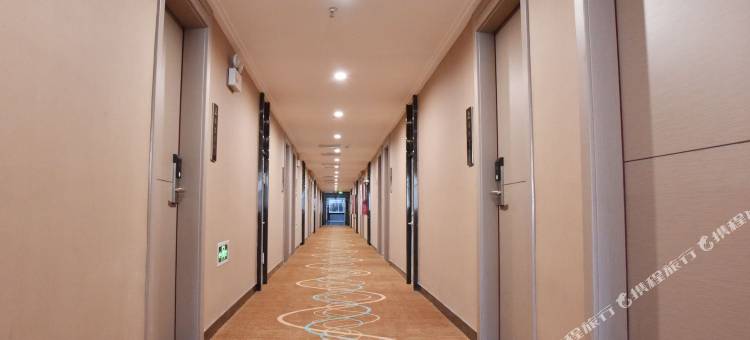 速8酒店(乌鲁木齐五一路店)图片