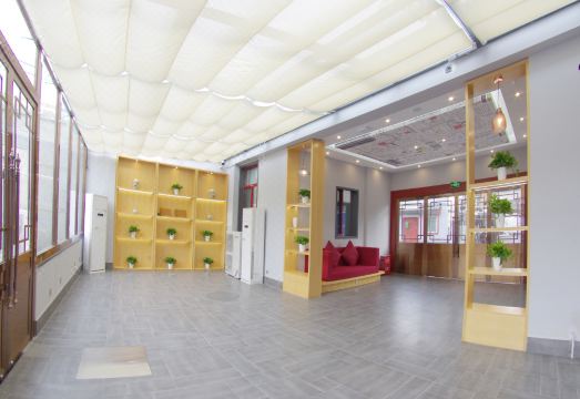 Ibis Hotel (Beijing Shichahai Gulou Street Metro Station) Hotel Overview