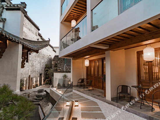 宏村召合柒善酒店