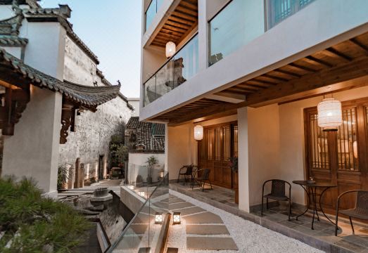宏村召合柒善酒店外景图