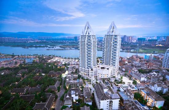 青纳酒店(西双版纳告庄西双景星光夜市店)