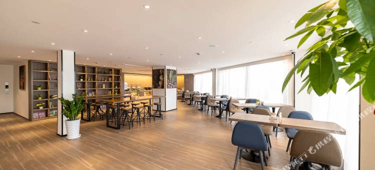 又廷酒店(上海滴水湖地铁站店)图片