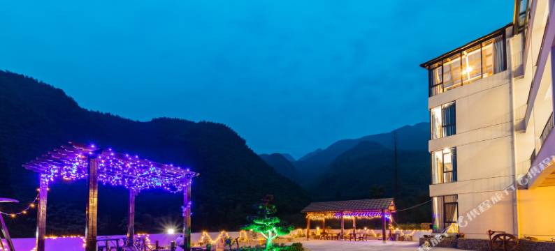 花筑·月半湾山庄(天荒坪镇店)图片