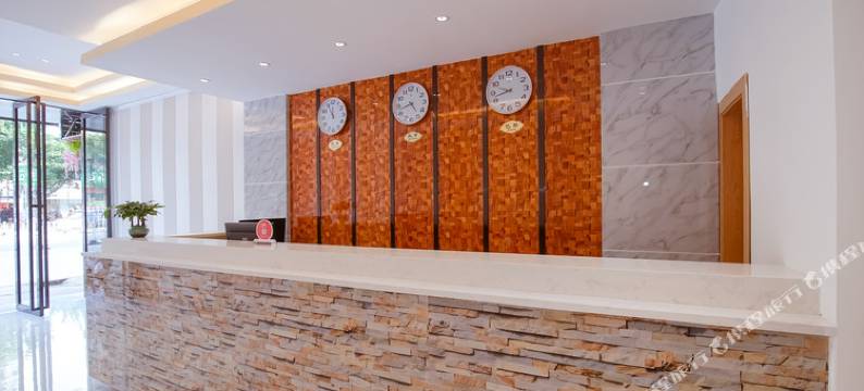 丽宁影音轻居酒店(明秀东路狮山公园地铁站店)图片