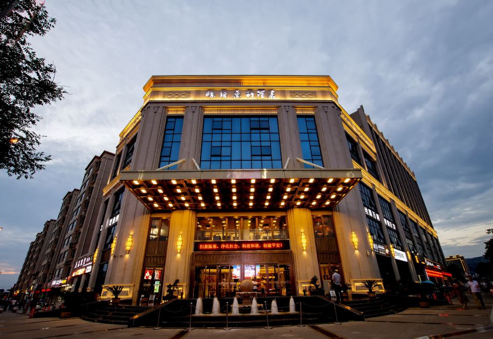 丝路万利酒店（天水高铁南站盛达广场店）外景图