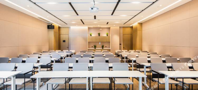 郑州高铁东站亚朵酒店图片