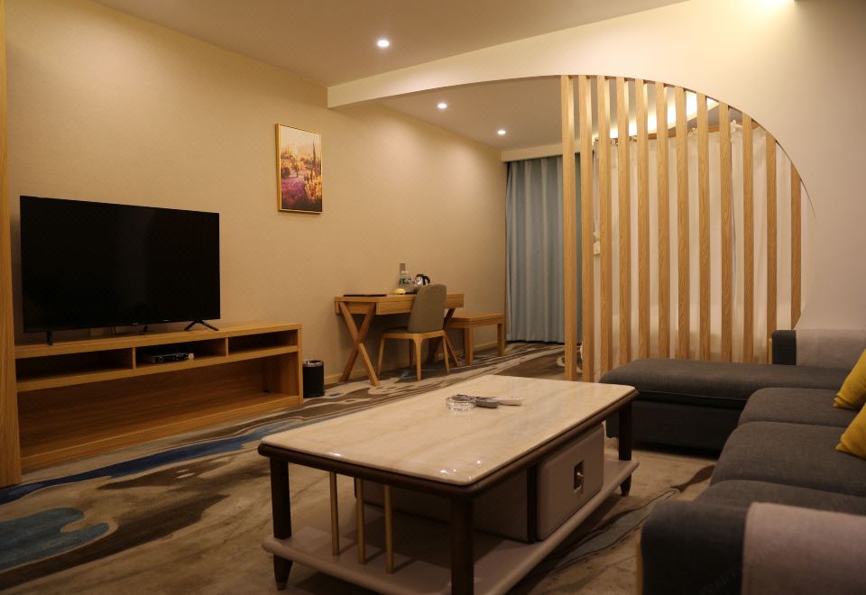 Huaning Renhe Hotel Hotel Overview