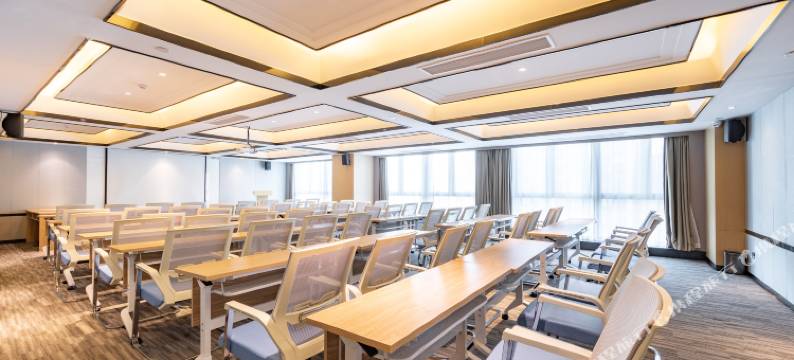 长沙麓谷高新区东方红中路亚朵酒店图片