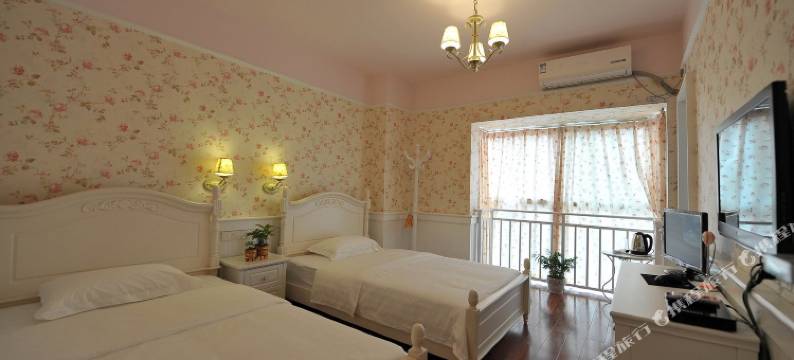 张家界九间房主题客栈(天门山索道店)图片