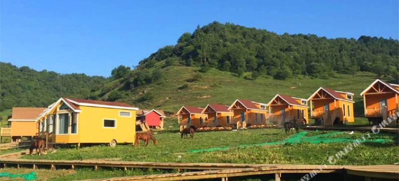 关山草原房车营地图片