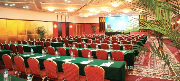 武汉华天大酒店(湖北大学徐东地铁站店)图片