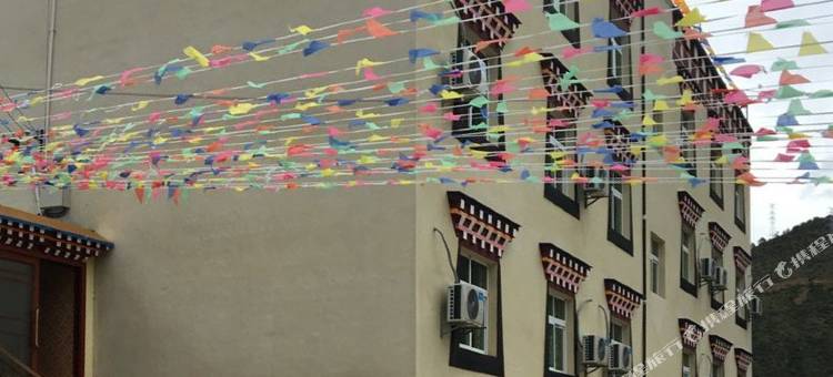 乡城菩提缘酒店图片